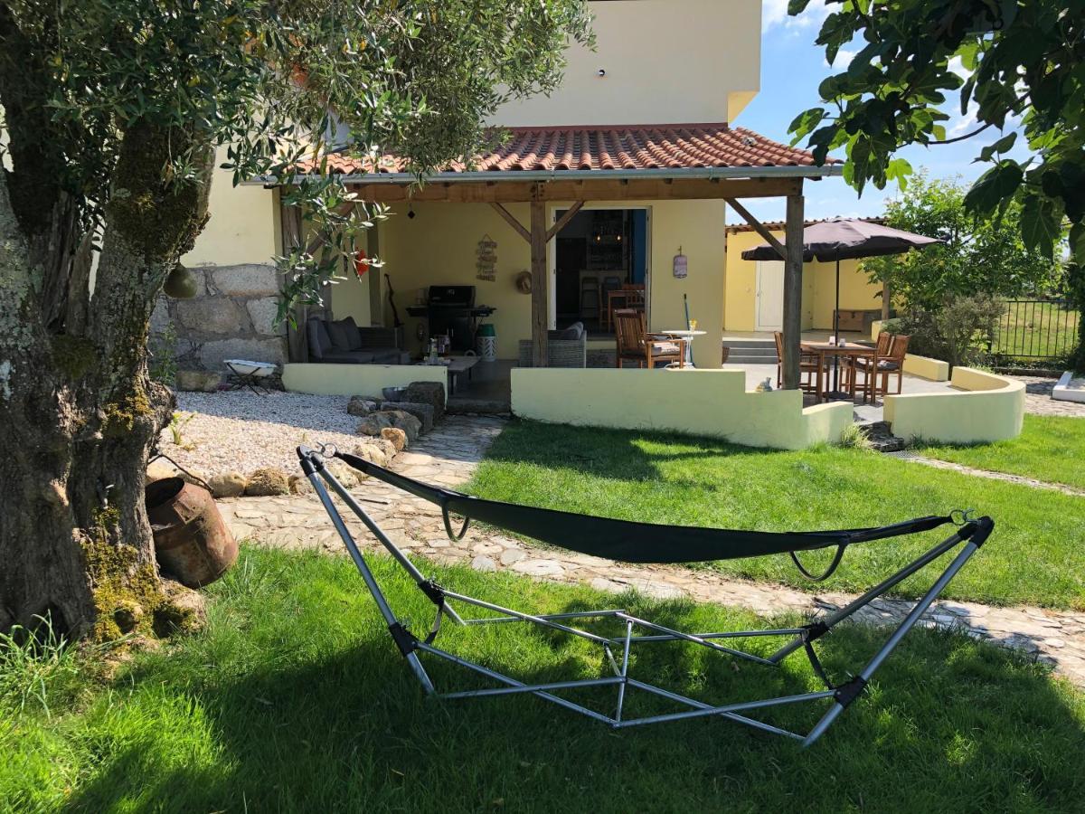 A Casa Amarela Apartment Pinheiro de Coja Bagian luar foto