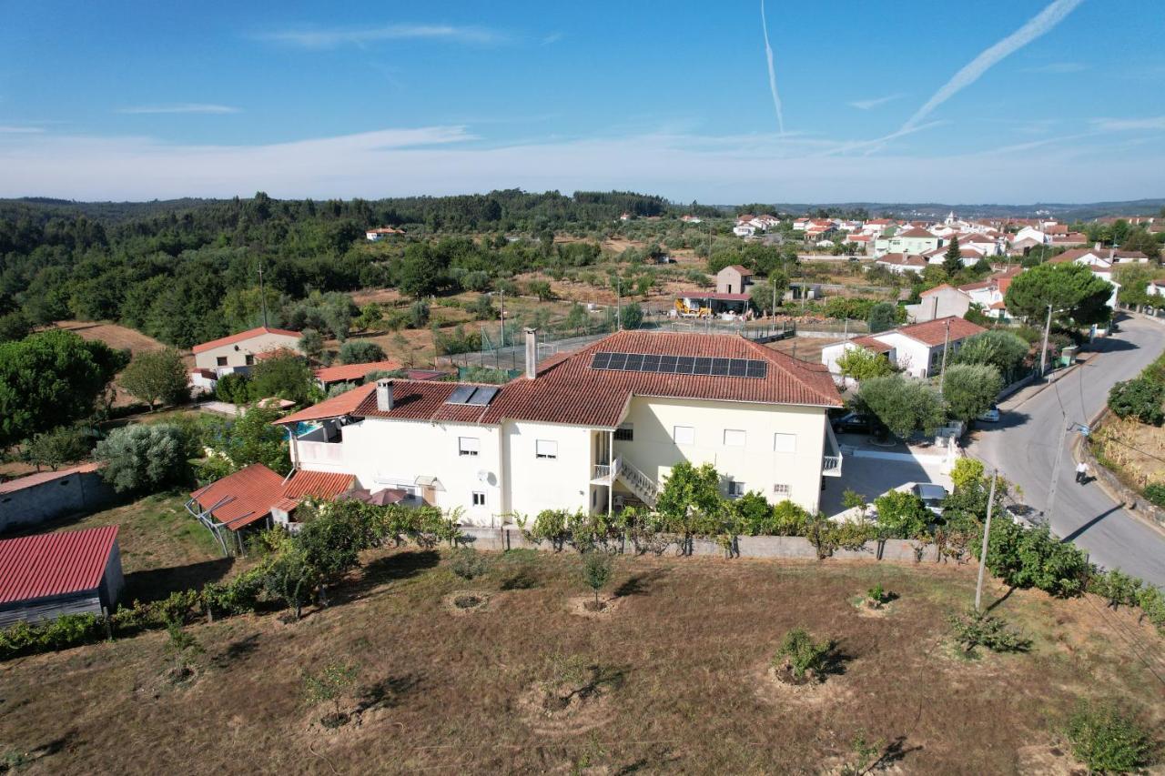 A Casa Amarela Apartment Pinheiro de Coja Bagian luar foto