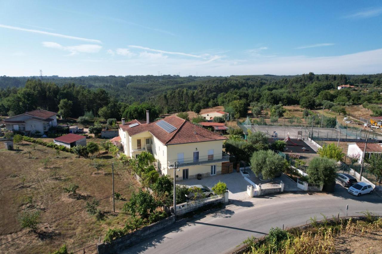 A Casa Amarela Apartment Pinheiro de Coja Bagian luar foto